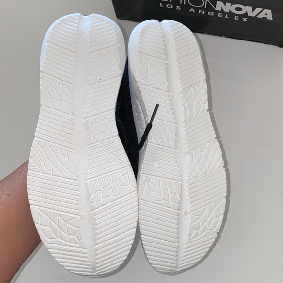NIB Black Sneaker by Fashion Nova Just like Lightening Runner Size:9 - Picture 4 of 7